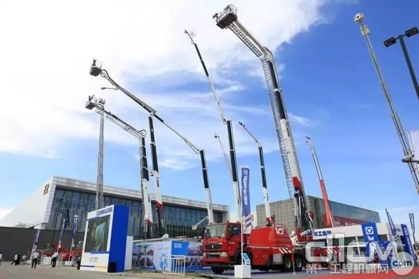 徐工V5系列消防車亮相北京國際消防展
