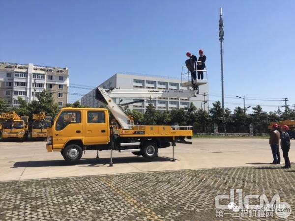 客戶導向！柳工PTA200C高空作業(yè)車用實力征服上海灘