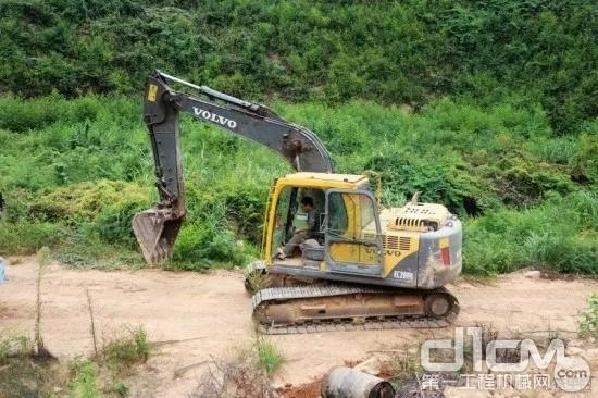 一開就是四年 90后顏師傅與沃爾沃EC140B挖掘機(jī)
