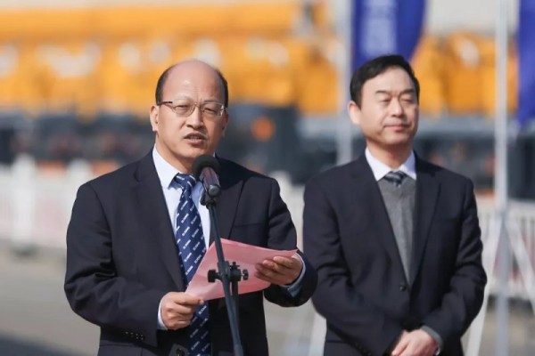 徐工機(jī)械總裁助理、進(jìn)出口公司總經(jīng)理劉建森發(fā)表講話