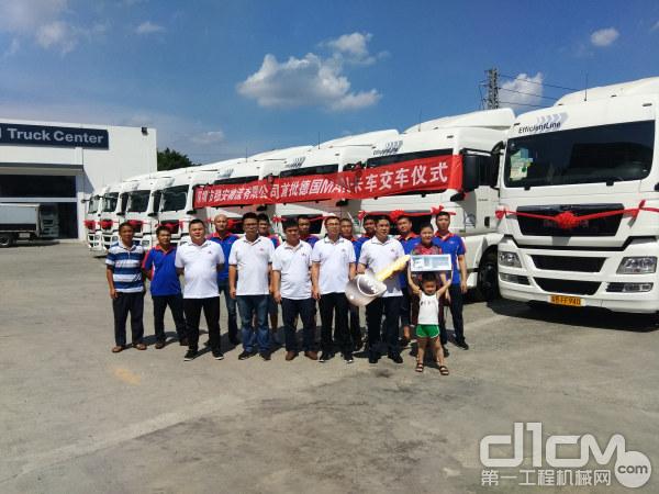 曼恩商用車向深圳穩(wěn)安物流交付20臺(tái)牽引車