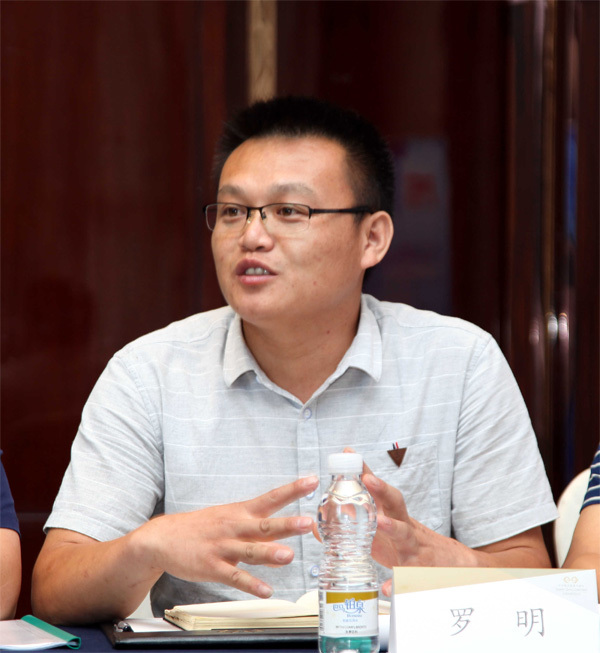 湖南山建工程機械有限公司服務總監(jiān)羅明分享了公司的服務資源配置、服務人員薪酬體系與考核指標以及在服務與配件運營過程中存在的管理流程和管理意識問題。