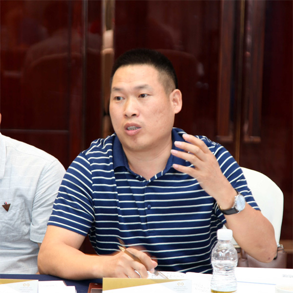 湖南山建工程機械有限公司債權部總監(jiān)劉景文分享了公司的債權人員考核體系、部門對接流程以及在風險管控過程中遭遇的信審、信息反饋、訴訟等環(huán)境的運營挑戰(zhàn)。