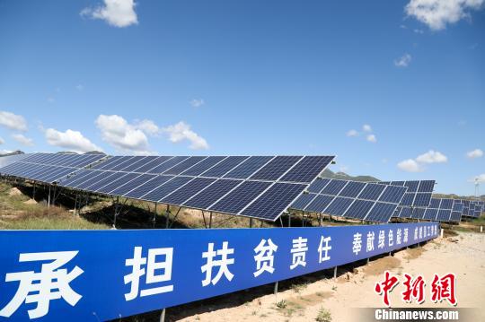 雁門關鄉(xiāng)轄27個行政村，總人口7200人，其中貧困村22個，貧困人口1544戶3698人?！⊥醣筇?攝