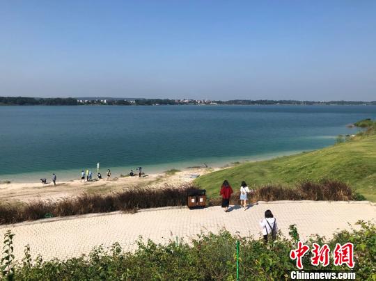 露天礦生態(tài)公園?！￡愬\堯 攝