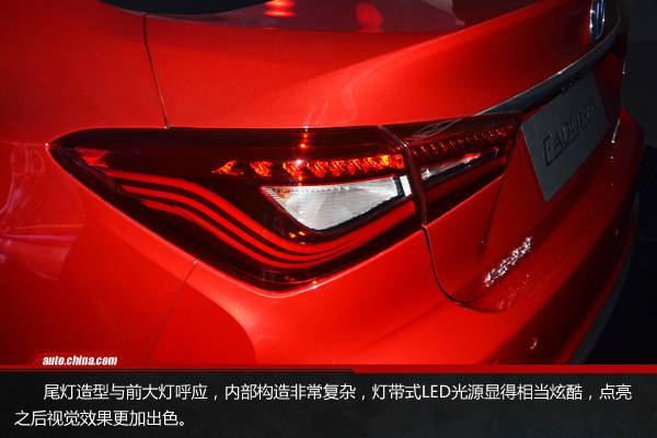 傳承最新家族風(fēng)格 靜態(tài)體驗(yàn)長(zhǎng)安第二代逸動(dòng)