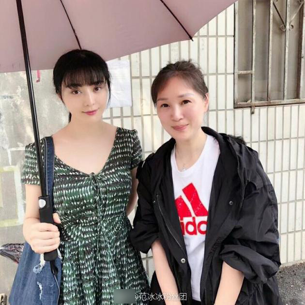 范冰冰新戲穿長(zhǎng)裙留齊劉海 清純顯嫩