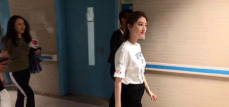 小腹凸出疑似有喜？景甜發(fā)胖惹懷孕烏龍