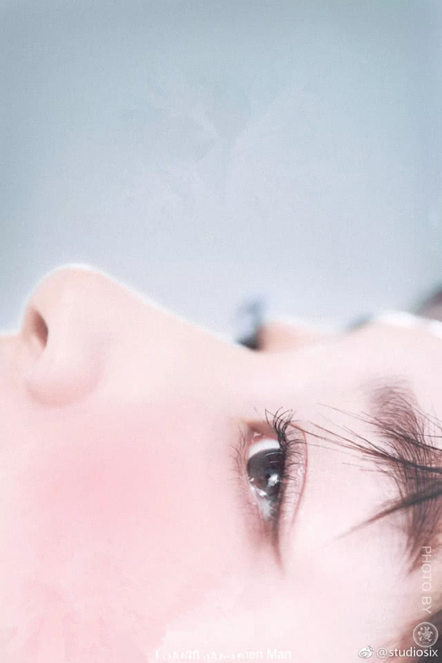 周冬雨最新寫真大片，清純撩人有初戀的感覺!