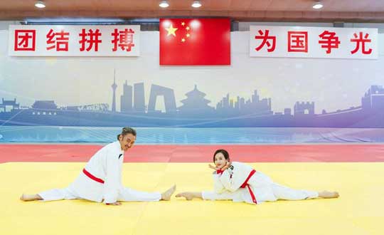 辣眼睛！吳秀波《我們來了》“一字馬”震驚眾人