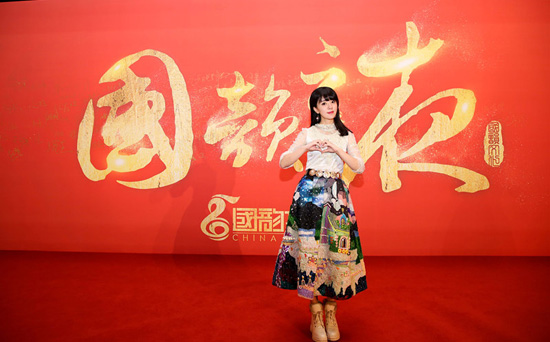 唯美歌姬阿蘭簽約新東家  盛裝出席年會盛