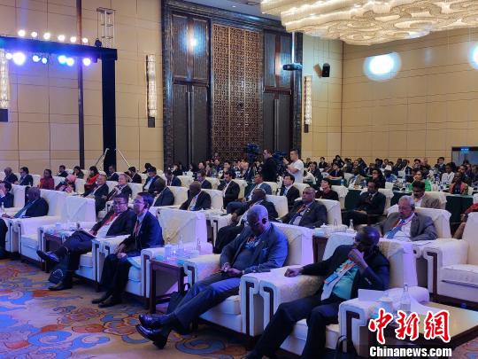 全球農(nóng)業(yè)南南合作高層論壇舉行 通過(guò)《長(zhǎng)沙宣言》