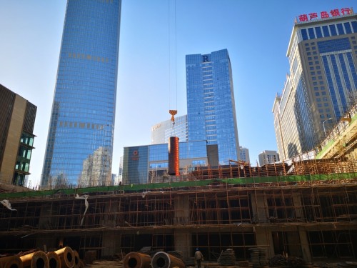 中建鋼構(gòu)沈陽富力?IFC項(xiàng)目開吊