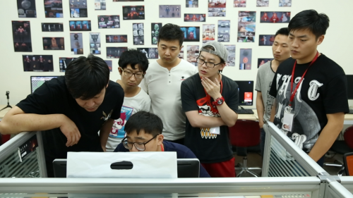 火星時(shí)代游戲設(shè)計(jì)學(xué)院教研團(tuán)隊(duì)在進(jìn)行課程升級(jí)準(zhǔn)備
