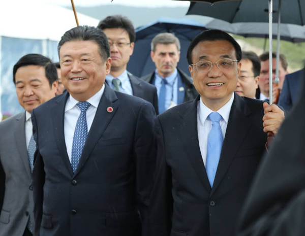 李克強(qiáng)和克羅地亞總理共同考察中國交建大橋項目