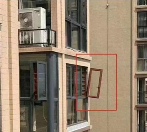 產品質量不過關、五金生銹or安裝不到位，窗戶脫落，一觸即發(fā)