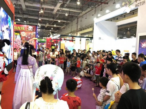 互動游戲玩得不亦樂乎