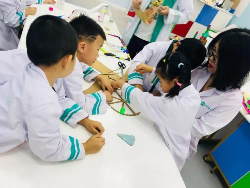 科學(xué)啟蒙、數(shù)感空間——愛(ài)貝迪STEM+ 開(kāi)啟你想要的早期教育