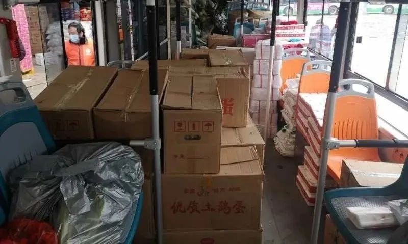 保障居民生活物資，武漢公交人進(jìn)入“起早貪黑”模式 