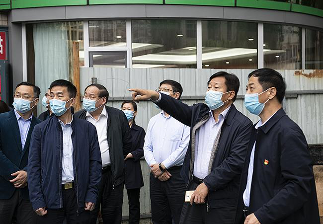 調(diào)研組在鄭州市第四十四初級中學(xué)調(diào)研