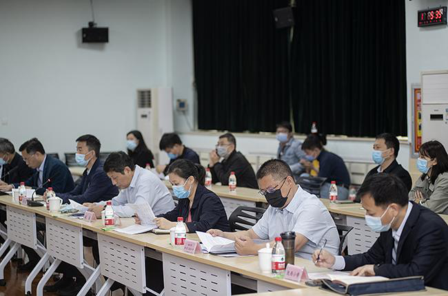 鄭州市消除義務(wù)教育大班額和市屬高中外遷工作座談會現(xiàn)場