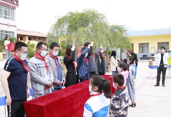 愛英優(yōu)選公益行走進和政 愛心助學(xué)彰顯企業(yè)初心