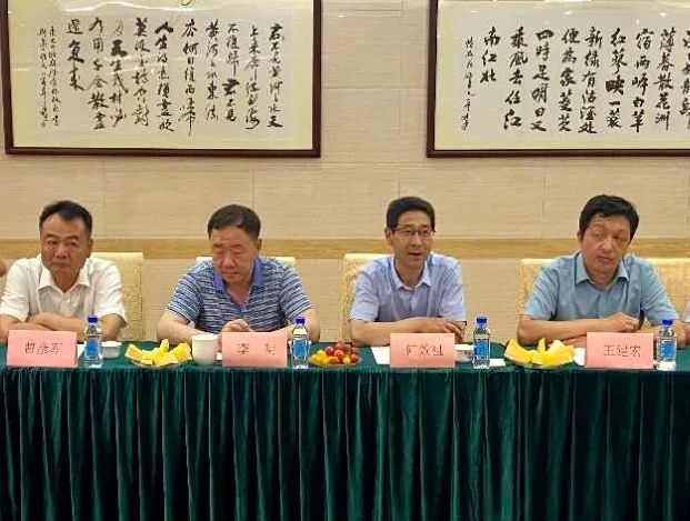 酒泉市委常委、常務(wù)副市長何效祖帶隊(duì)參加廣東省甘肅商會第四屆理事會第四次會議暨酒泉市重點(diǎn)招商引資項(xiàng)目推介會