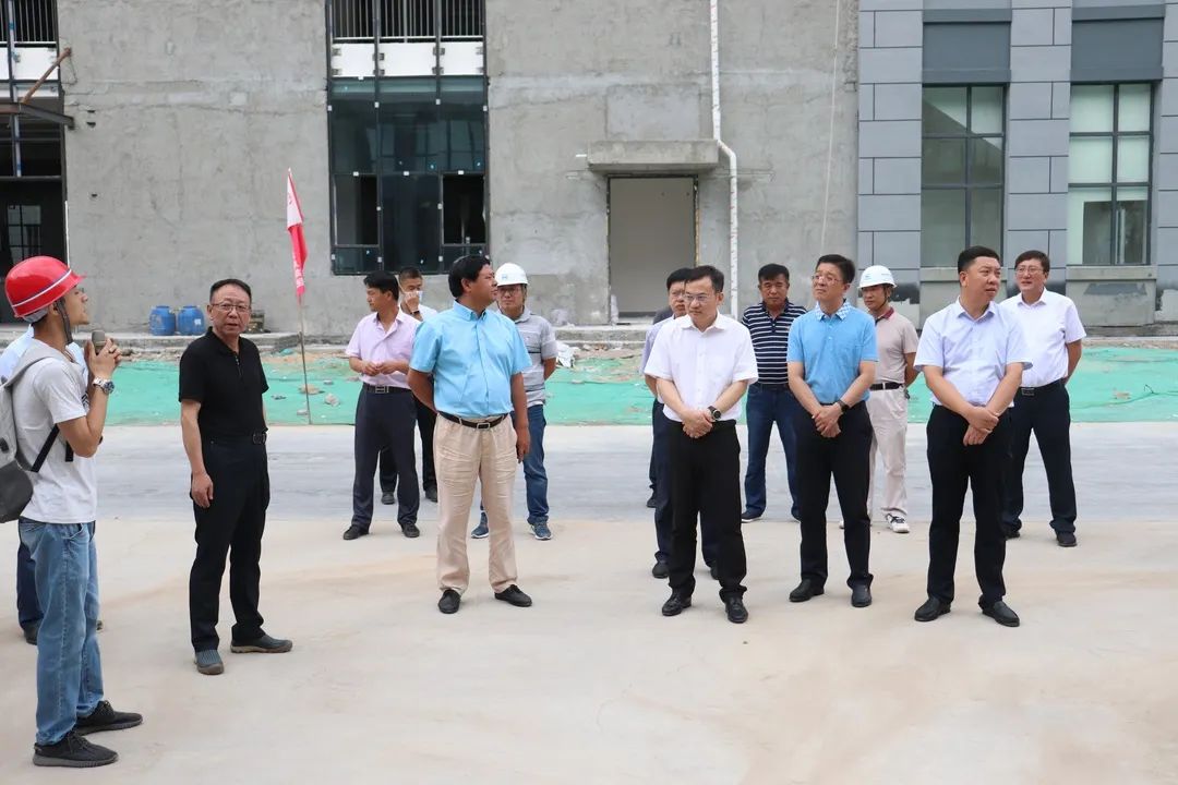 寧夏回族自治區(qū)人民政府副主席賴蛟到銀川智能終端產(chǎn)業(yè)園項(xiàng)目調(diào)研