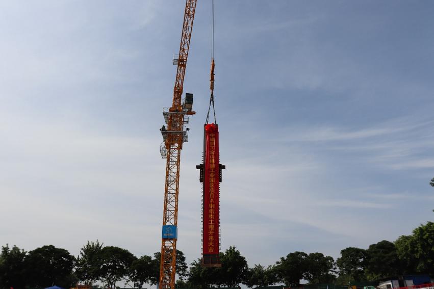 金山橘園工業(yè)園區(qū)項(xiàng)目A鋼結(jié)構(gòu)工程順利開吊