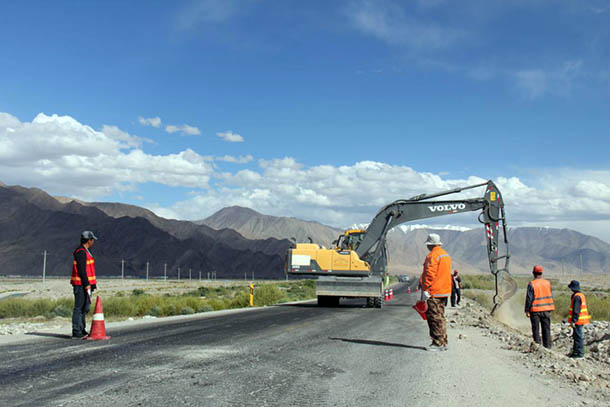 新疆：喀什公路管理局塔什庫爾干分局在雪域高原鑄就公路養(yǎng)護品牌